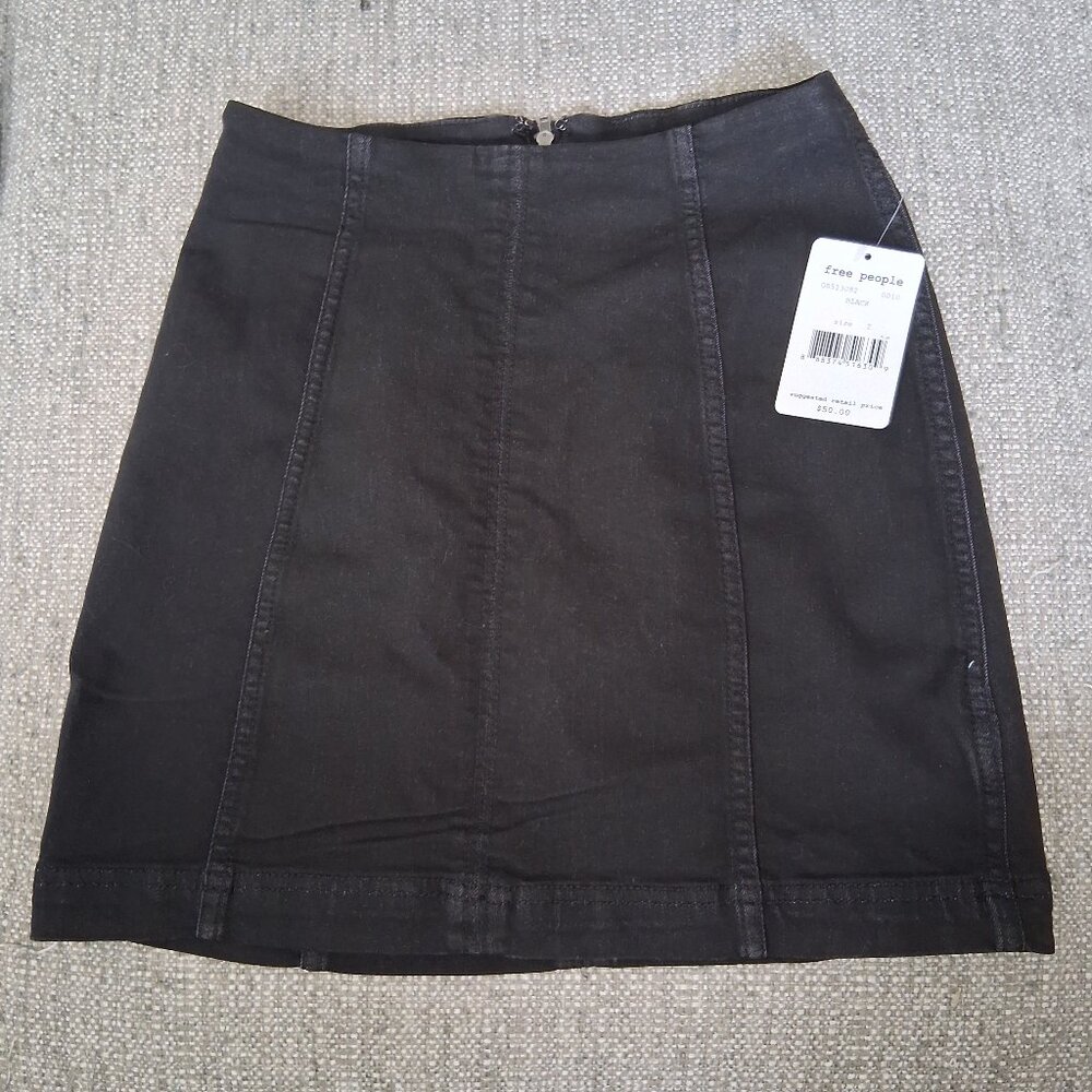 Skirt Free PEOPLE